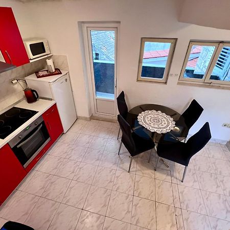 Apartments Tudor Nikola Хвар Екстер'єр фото