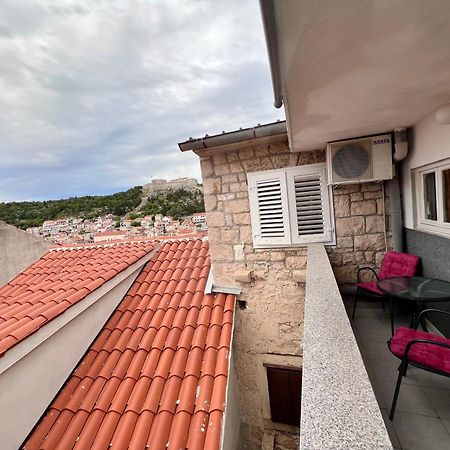 Apartments Tudor Nikola Хвар Екстер'єр фото