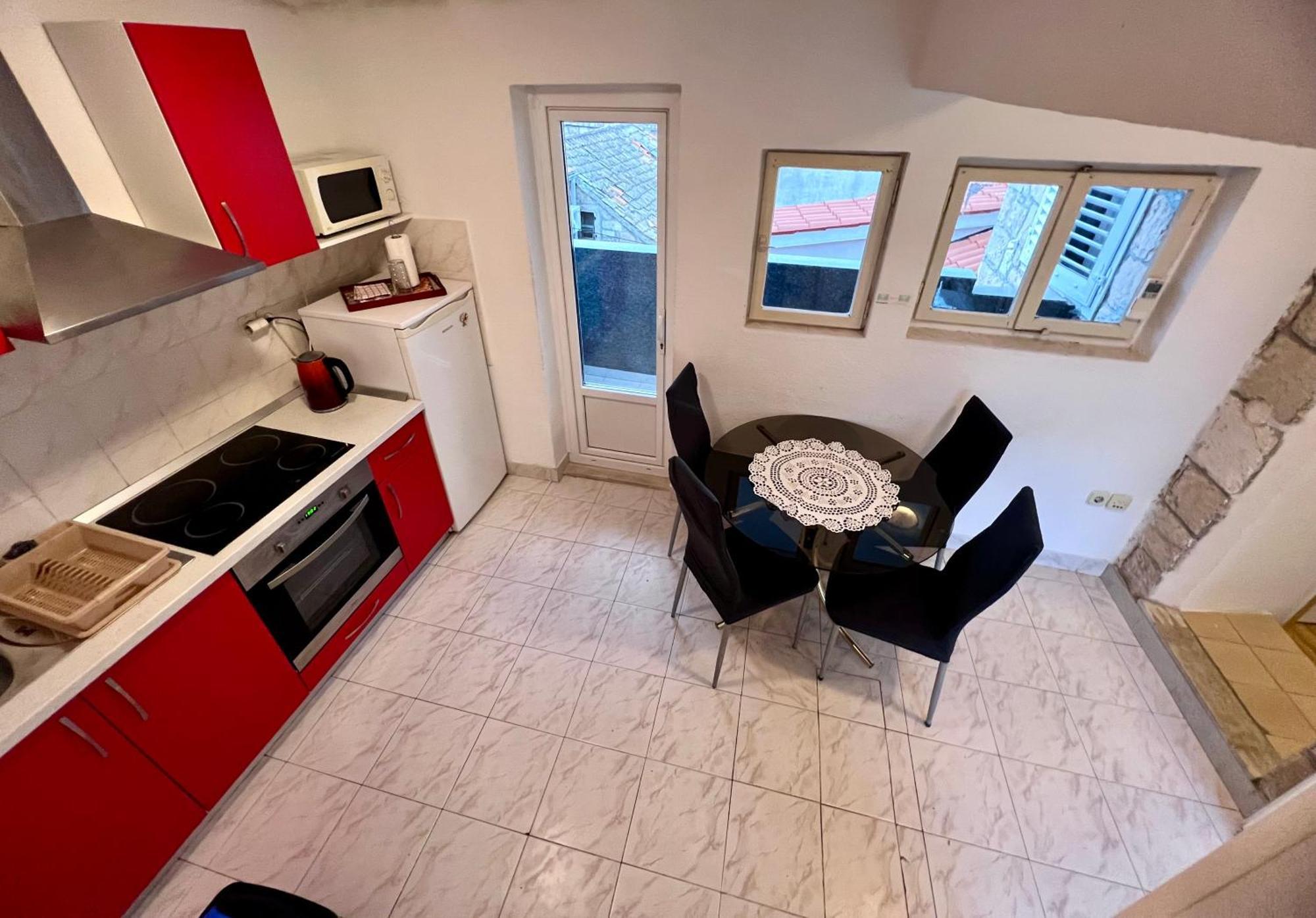 Apartments Tudor Nikola Хвар Екстер'єр фото