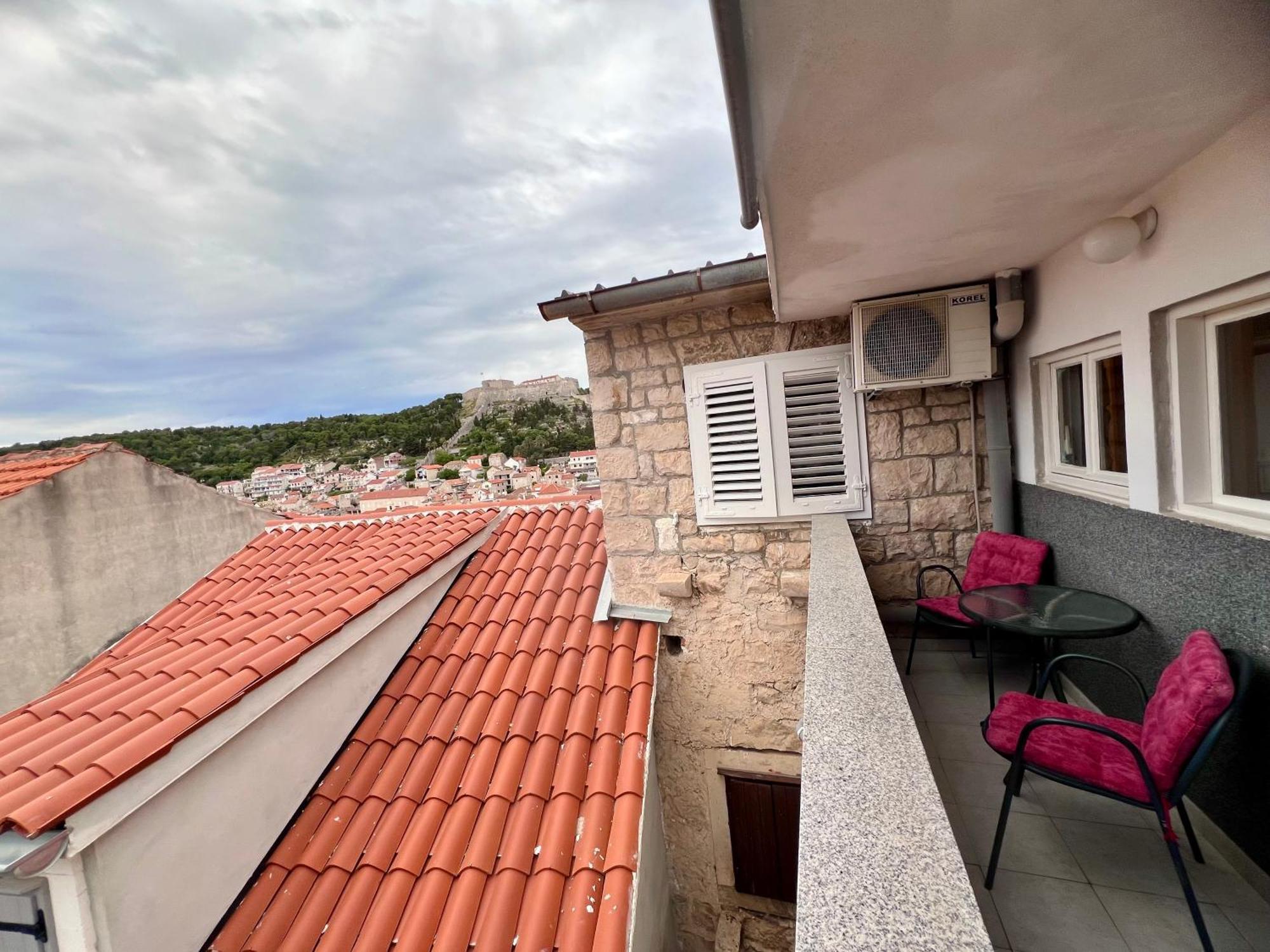 Apartments Tudor Nikola Хвар Екстер'єр фото