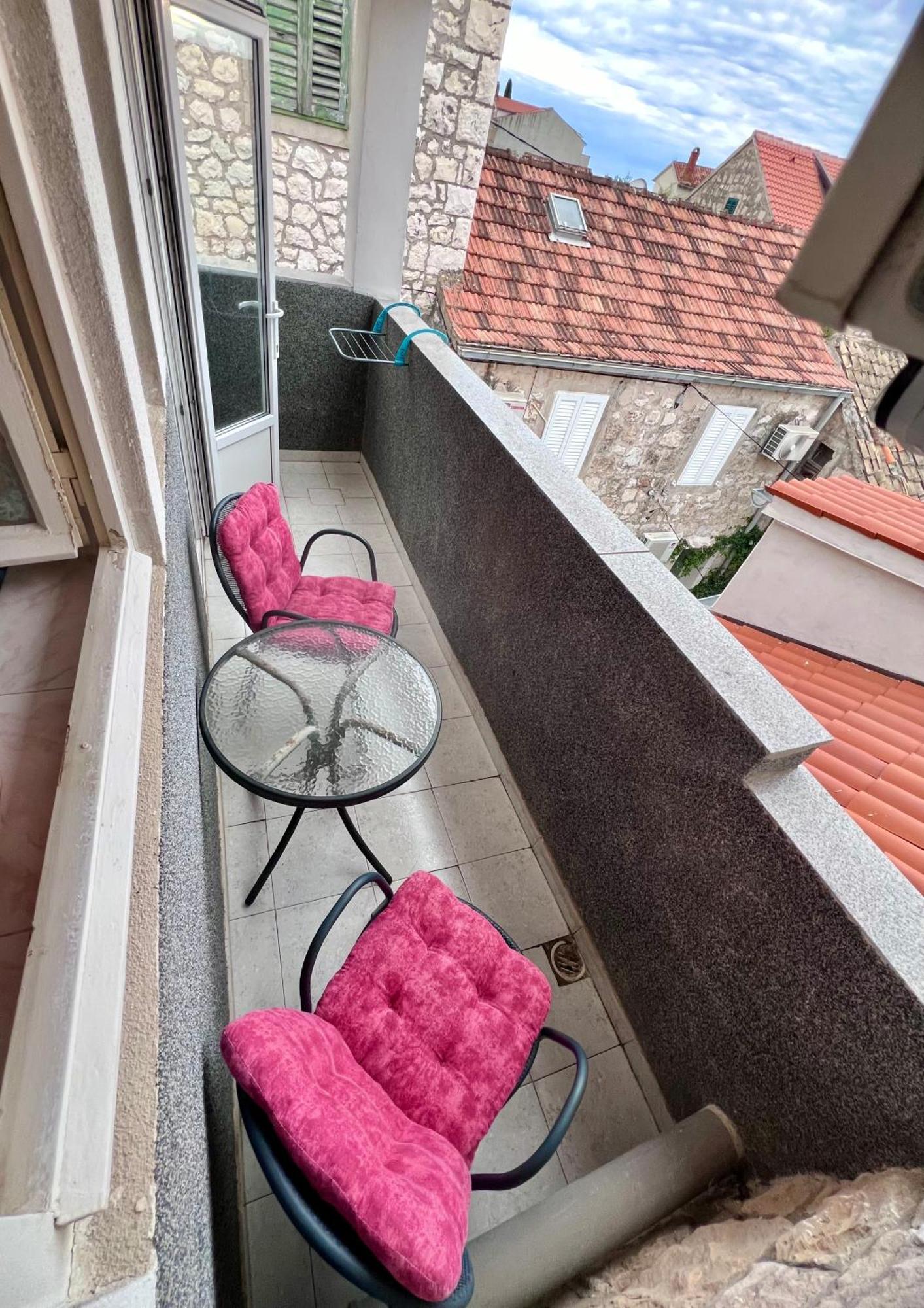 Apartments Tudor Nikola Хвар Екстер'єр фото