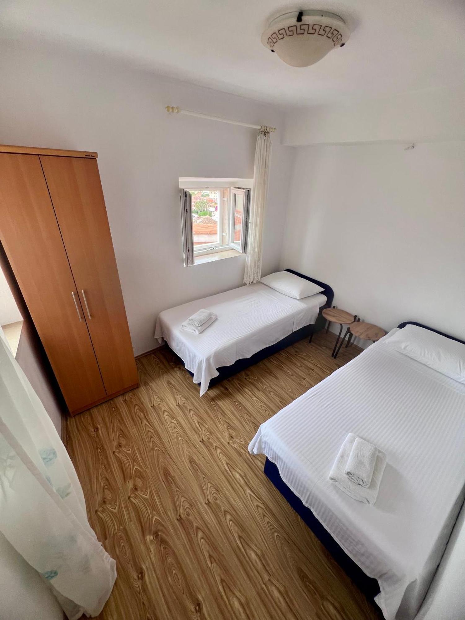 Apartments Tudor Nikola Хвар Екстер'єр фото